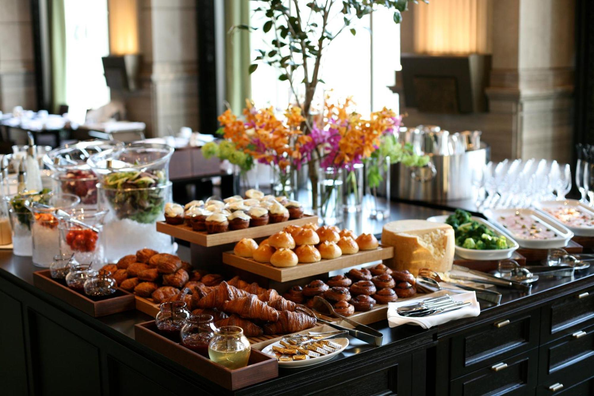 Oriental Hotel Kobe Dış mekan fotoğraf A buffet at a hotel